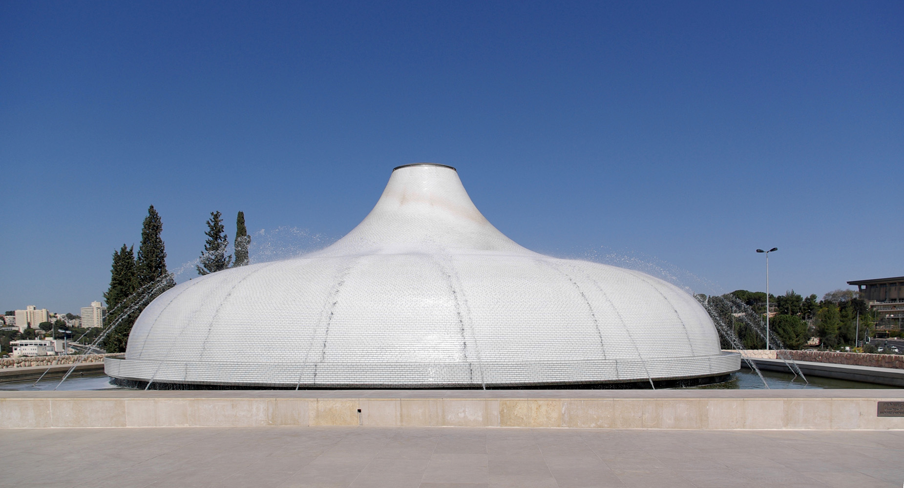 El Santuario del Libro, ala del Museo de Israel dedicada a la exposición de los Manuscritos del Mar Muerto.
