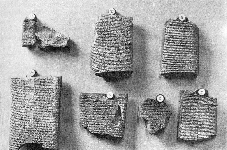 Enuma Elish é um poema babilônico que narra a origem do mundo. Foi retirado de tábuas encontradas nas ruínas da biblioteca de Asurbanipal (669 a. C.-627 a. C.), en Nínive.
