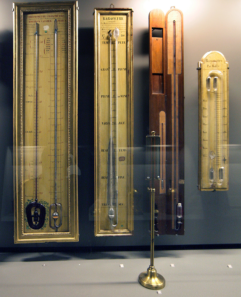 Barômetros de mercúrio de 1790, atualmente no Museu de Artes e Ofícios de Paris.
