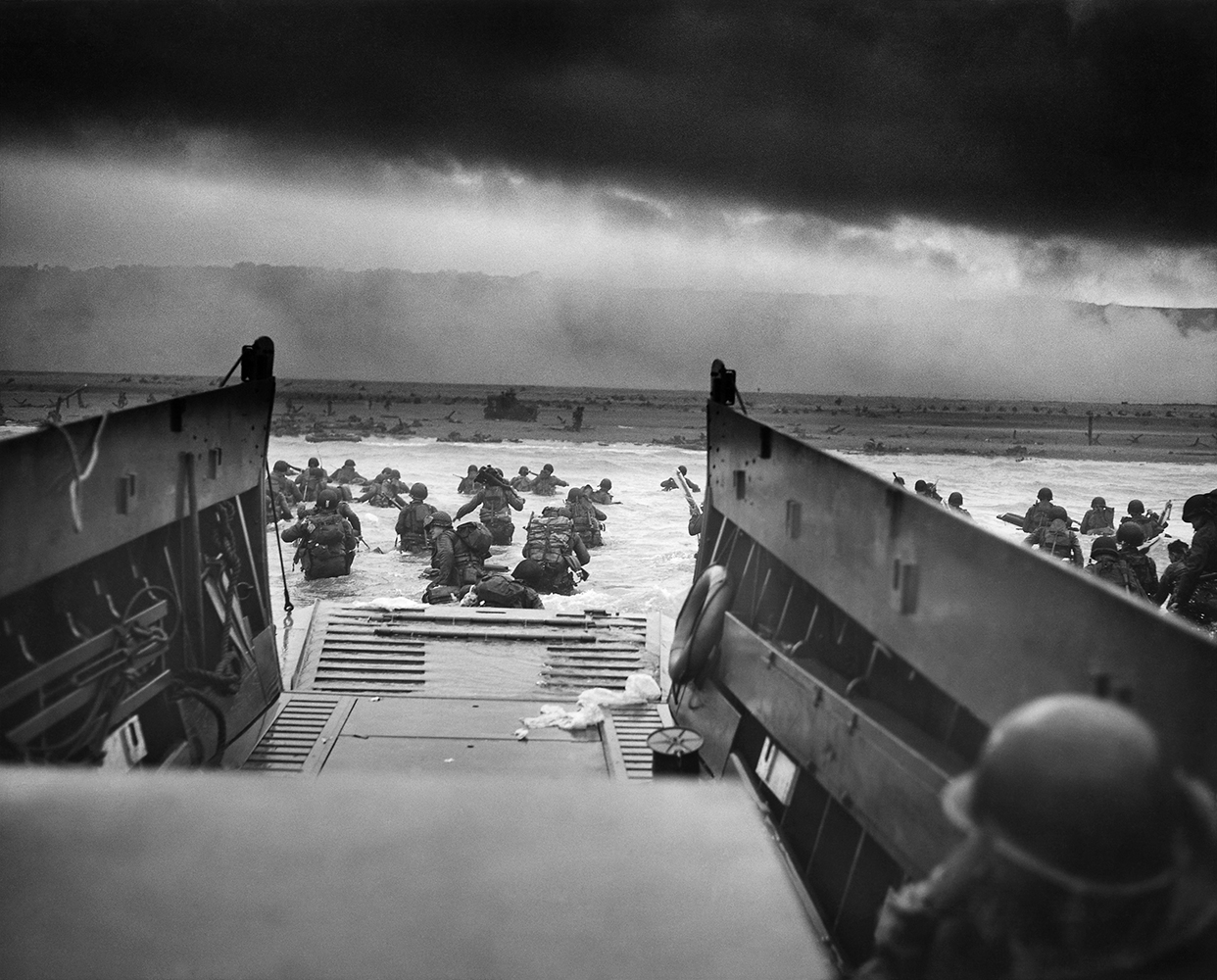 O sinal da guerra. Na imagem, a invasão da Normandia pelos Aliados na Segunda Guerra Mundial, que sozinha vitimou entre 50 e 70 milhões de pessoas. Foi o conflito mais letal da história.
